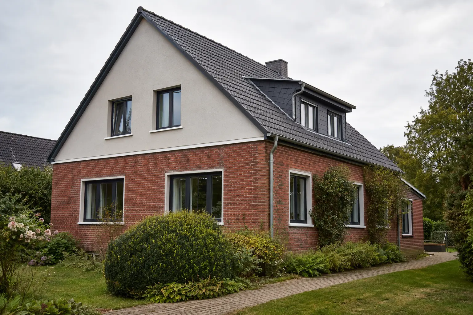 Modernisiertes norddeutsches Wohnhaus als Motiv für Energieeffizienz in der Bewertung